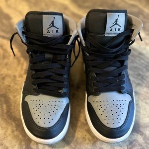 AIR JORDAN WMNS 1 MID Black/PArticle Grey - White Size 7
